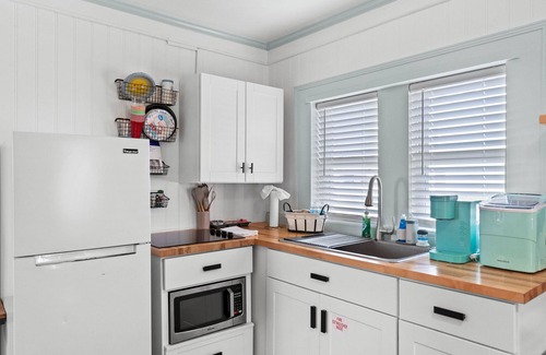 Kure Beach Cabaña | Kure Cabana~Cottages @ Kure~ Beach, Fishing, Pool, Walk to Pier, Parking
