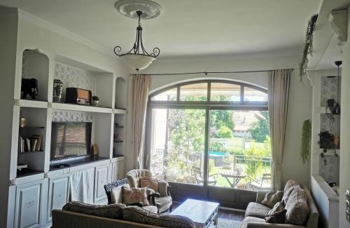 15th District Apartamento | Kúria apartman with private jacuzzi and pool