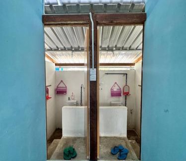 Pantai Barat Division Otro | Kuriou Lodge & Campsite