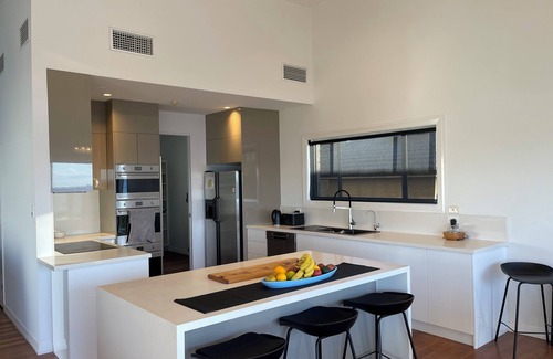 Kurnell Casa | Kurnell Waterfront home. nBayView. Just a few steps to calm beach.