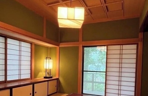 Handeki Onsen Casa | Kusatsu Onsen hot spring bath with free-flowing hot-spring water! 5 minutes by car to Yubatake! Stay in the spacious living room! Indoor barbecue available! All the movies you can watch on TV! High-speed Wi-Fi available! Large number of people possible
