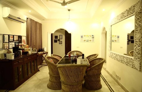 Malviya Nagar Apartamento | Kuvera Homestay / Fully Serviced Apartment in the heart of South Delhi!