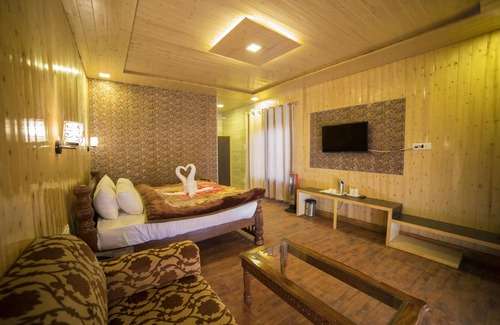 Theog Hotel | KVR Clarks Inn, Kufri