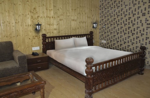 Theog Hotel | KVR Clarks Inn, Kufri