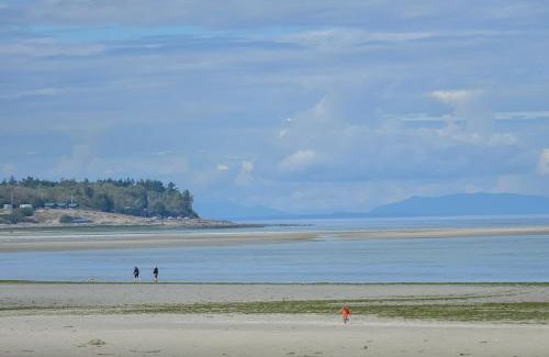 Comox Casa | Kye Bay Winter Beach House