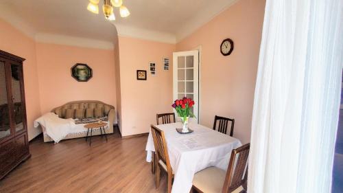 Afanasivsʹkyy Yar Apartamento | Kyiv TOP LOCATION 60m2 apt in old city fast WIFI selfchekin
