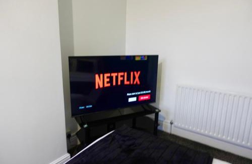 Derby Casa | Kyoto Central I 4 BDR House I 50 inch Smart TVs in Rooms I Large Spacious Rooms I Refurbished I Derby City Centre