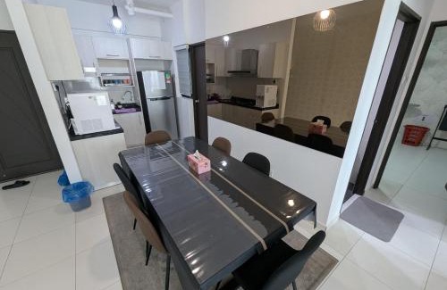 Ayer Keroh Apartamento | Kyra The Heights Residence Condo Ayer Keroh Melaka WiFi, Netflix & Pool