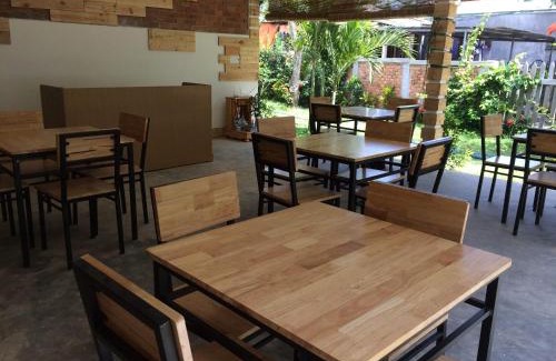 Son Tinh Hotel | Làng biển Homestay