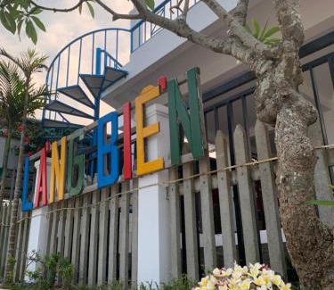 Son Tinh Hotel | Làng biển Homestay