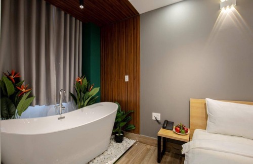 Binh Thanh Hotel | Lá Hotel Riverside
