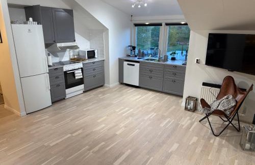 Farjestaden Apartamento | Lägenhet ovanför stall