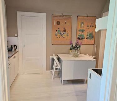 Gislov Apartamento | Lärarinnabostad i vacker byskola