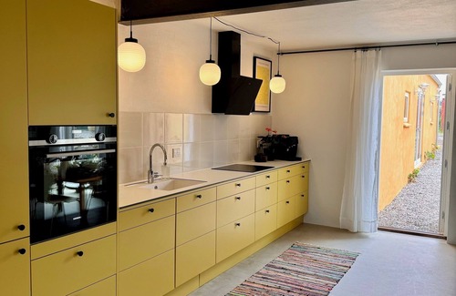 Ebeltoft Apartamento | Lækker, Totalt Nyistandsat og Spændende Ferielejlighed ved Dejlige Dråby Strand