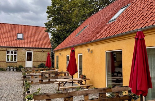 Ebeltoft Apartamento | Lækker, Totalt Nyistandsat og Spændende Ferielejlighed ved Dejlige Dråby Strand