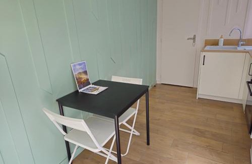 Les Romains Apartamento | Léo - Cosy Studio entièrement rénové avec courette