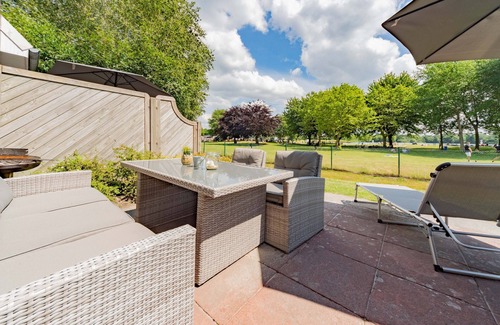 Sturenburgshof Casa | Lüttje Huck - Ferienwohnung 2 mit Seeblick & Sauna