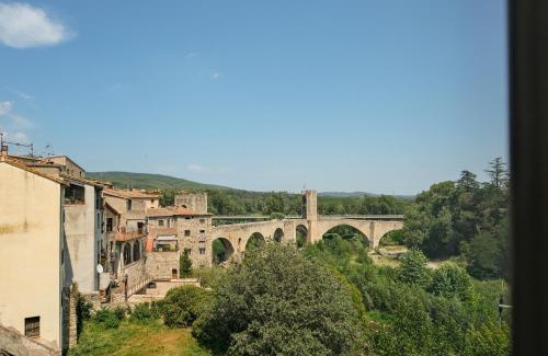 Besalú Apartamento | L'ÀTIC DEL PORTALET - Vistas al puente de Besalú