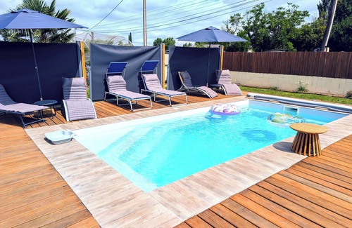 Hure Casa | Casa 150 m2 bañeras de relajación con bañera de hidromasaje, sillón de masaje, buhardilla