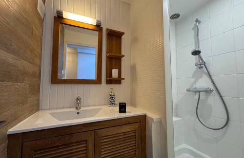 Madeleine-Champ de Mars Apartamento | L'Échappée - Wi-Fi, TV, Ultra Central, Cozy