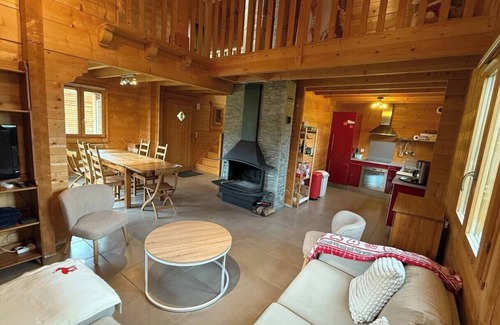 Premanon Chalet De Esquí | L'écrin des Epicèas chalet sleeps 9