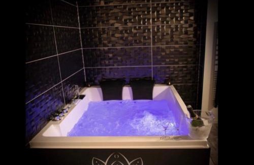 Roquecor Casa | L'évéa Suite Romantique Spa & Sauna