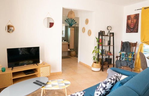 Les Abymes Apartamento | L'île au paon - Appartement T2 avec piscine et parking