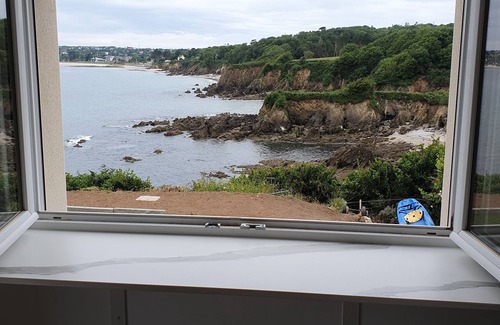 Plougonvelin Casa | "L'Abri côtier", exceptional location on the cliff with 180° sea view.