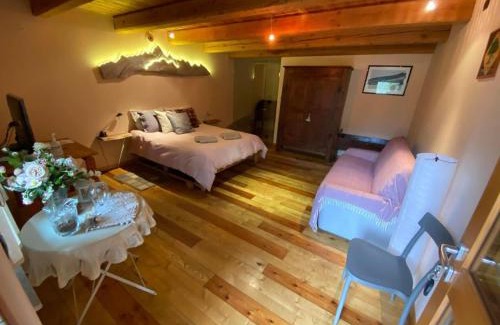 Ostana Casa | L'Albero parlante- affittacamere del Bosco Incantato di Ostana con colazione inclusa