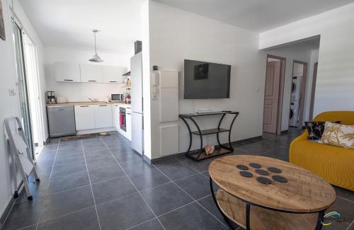 Trois-Ilets Apartamento | L'Anse Plage appartement 2 chambres avec spa à 200 m de la plage, jardin Privé et Parking