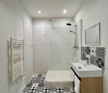 Saint-Honore - Jeanne d'Arc Apartamento | L' Appart' , tendance et épuré avec bel extérieur, proche du centre