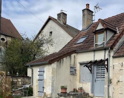 Pousseaux Casa | L'Atelier de Pierre 1-Bed Cottage in Pousseaux