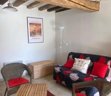 Pousseaux Casa | L'Atelier de Pierre 1-Bed Cottage in Pousseaux