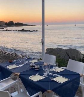 Marina di Caronia Apartamento | L’attico del capitano: loft con terazza sul mare