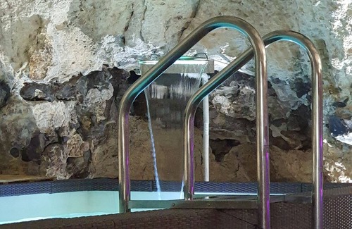 Chateaudun Casa | l Atypique Avec sa Piscine Chauffée Interieure Troglodyte
