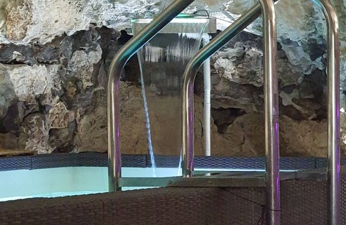 Chateaudun Casa | l Atypique Avec sa Piscine Chauffée Interieure Troglodyte