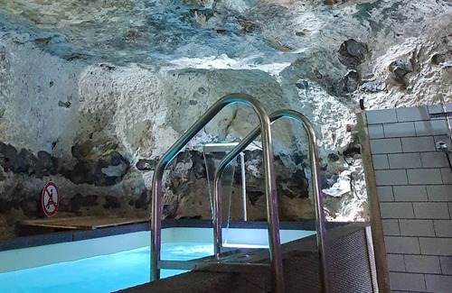 Chateaudun Casa | l Atypique Avec sa Piscine Chauffée Interieure Troglodyte
