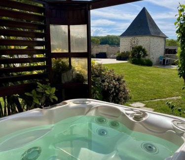 Saint-Come-de-Fresne Apartamento | L'Azalée, avec accès piscine et jacuzzi