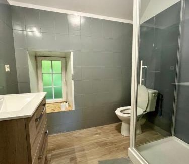 Saint-Come-de-Fresne Apartamento | L'Azalée, avec accès piscine et jacuzzi