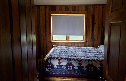 Clinton Cabina | L Diamond E Guest Cabin #1 Rural luxury close to everything.