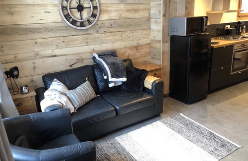 Saint-Jean-dʼAulps Apartamento | L'Ecuela Apartment, tastefully renovated 1 bedroom apartment