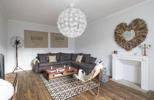 Saint-Coulomb Casa | L'ecume by Cocoonr
