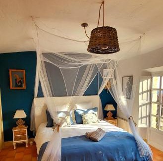 Tourrettes-sur-Loup Cama Y Desayuno | L'Effrontée