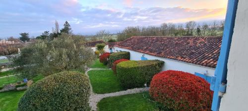Chaille-les-Marais Apartamento | L'enclos bleu, gîte - marais poitevin avec piscine chauffée