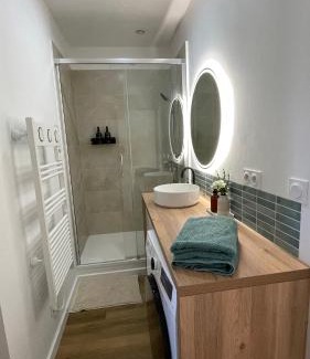 Centre Ville Apartamento | L'entracte, T2 rénové ! Jardin, Parking et Fibre