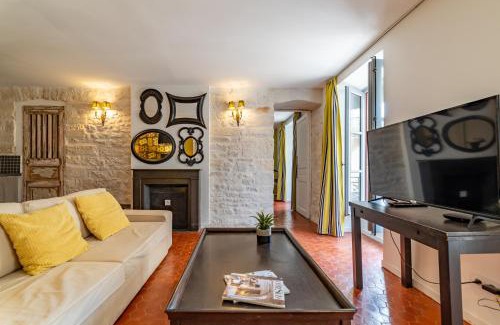 Nimes City Centre Apartamento | L'envoutement provençal au cœur de l'écusson - Une Nuit à Nîmes