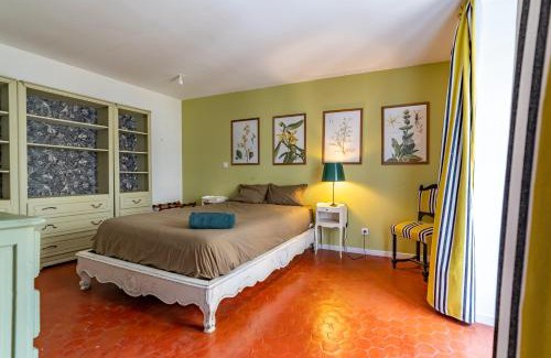 Nimes City Centre Apartamento | L'envoutement provençal au cœur de l'écusson - Une Nuit à Nîmes