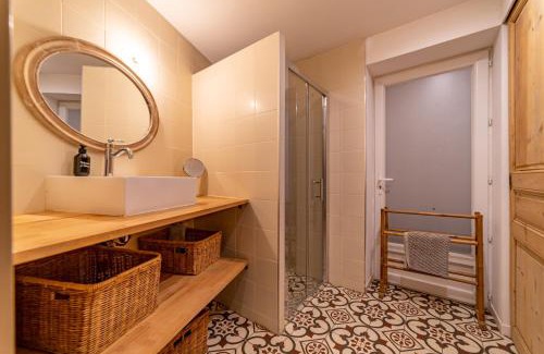 Nimes City Centre Apartamento | L'envoutement provençal au cœur de l'écusson - Une Nuit à Nîmes
