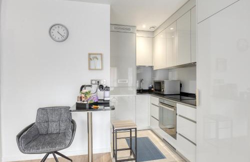 Aubervilliers Apartamento | L'escale Parisienne - METRO 3 min, Proche JO, Direct au Louvre,Galeries Lafayette, Opéra,