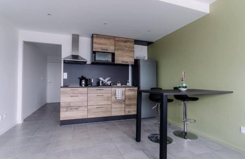 Dardilly Apartamento | L'Escapade Dardilly: comfortable studio for professionals, private parking